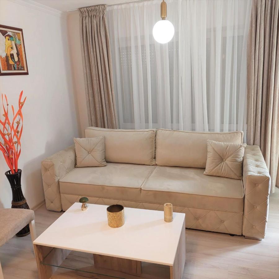 City Lux Square Apartments Скопие Екстериор снимка