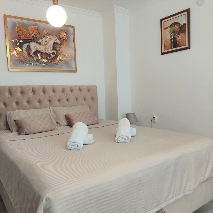City Lux Square Apartments Скопие Екстериор снимка