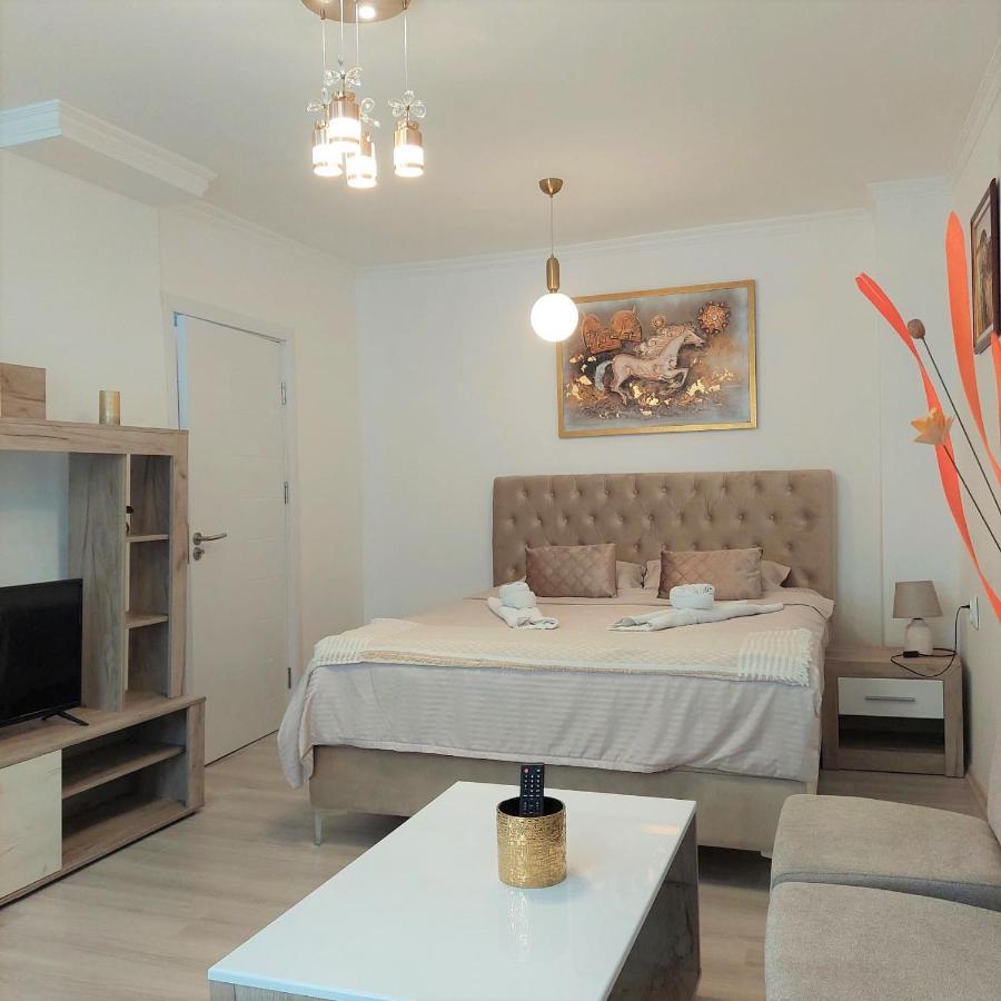City Lux Square Apartments Скопие Екстериор снимка