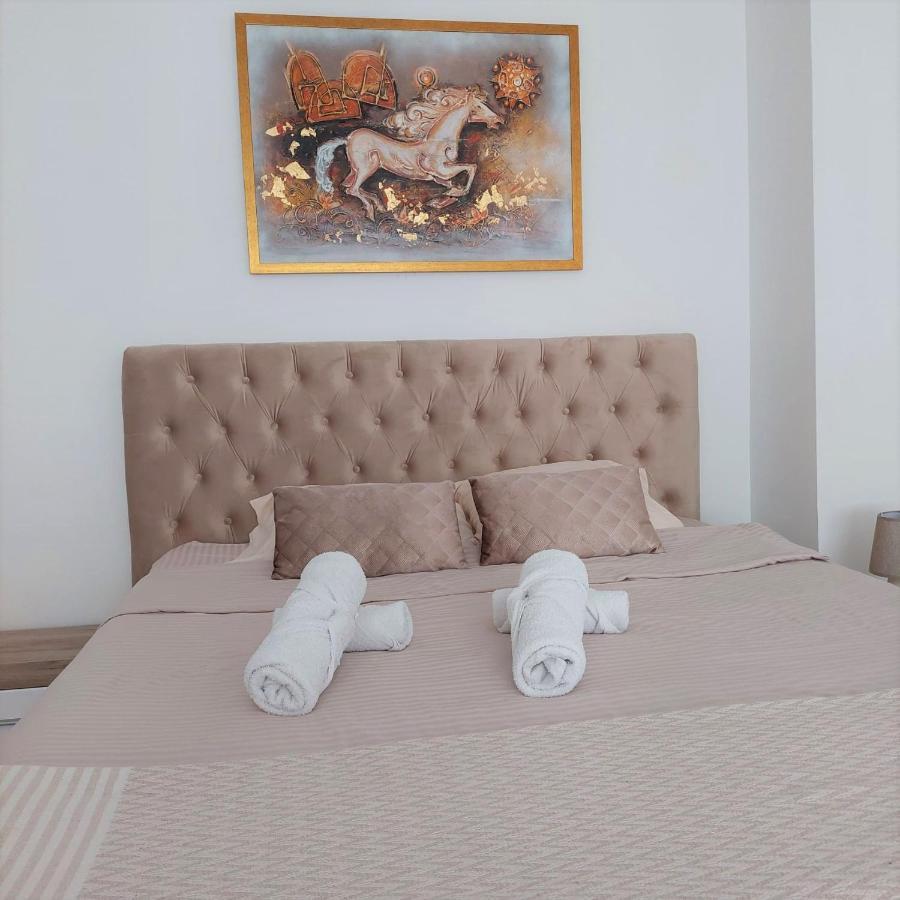 City Lux Square Apartments Скопие Екстериор снимка