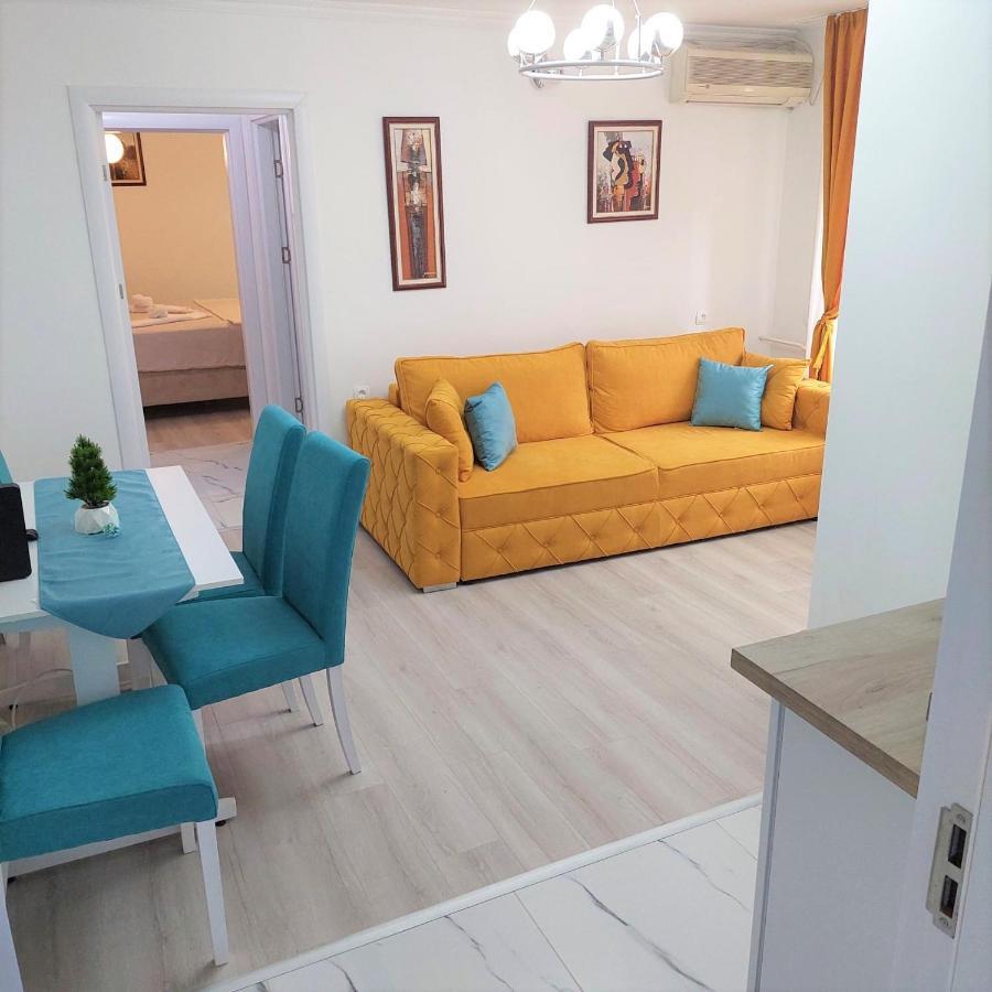 City Lux Square Apartments Скопие Екстериор снимка