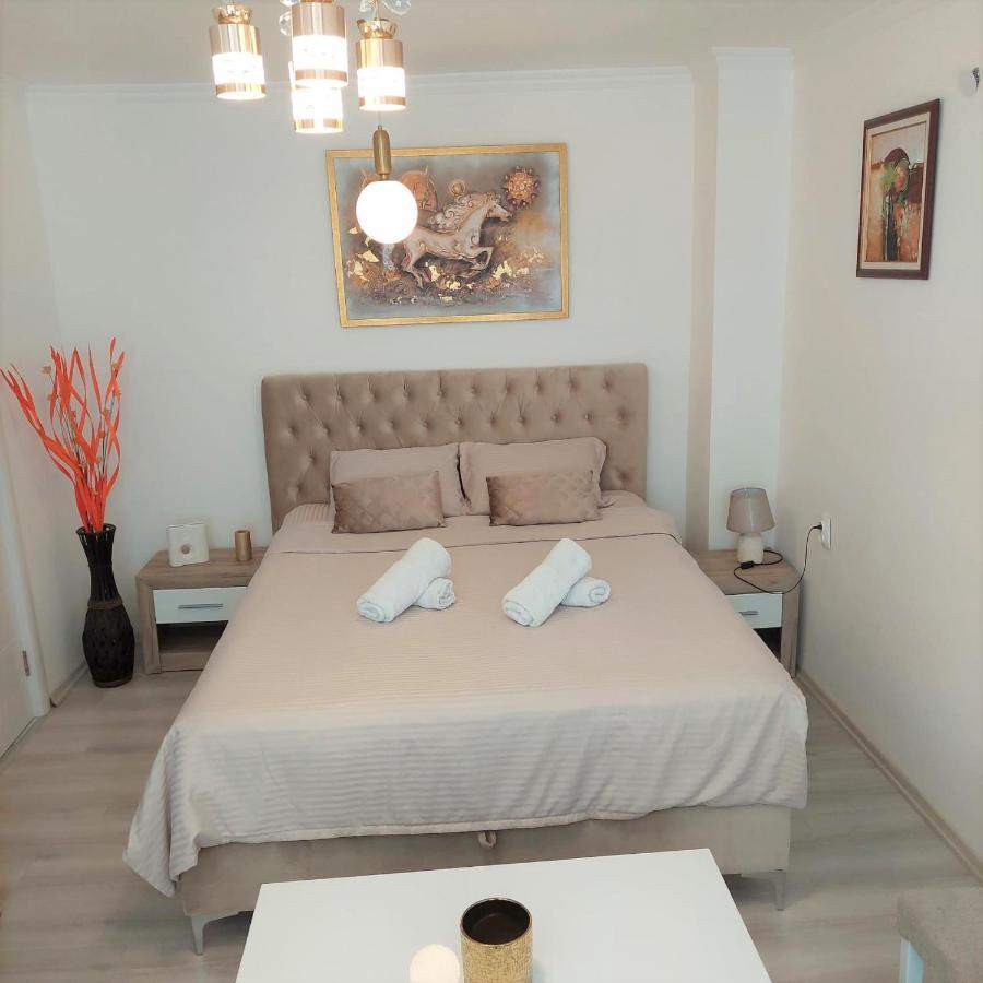 City Lux Square Apartments Скопие Екстериор снимка