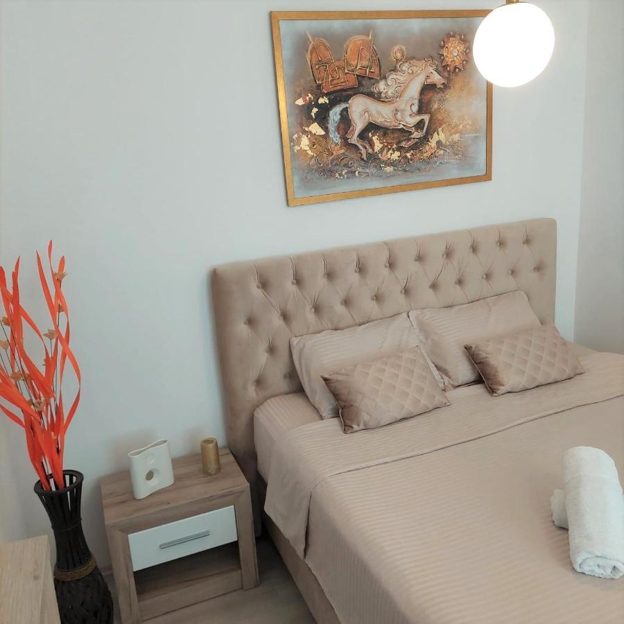 City Lux Square Apartments Скопие Екстериор снимка